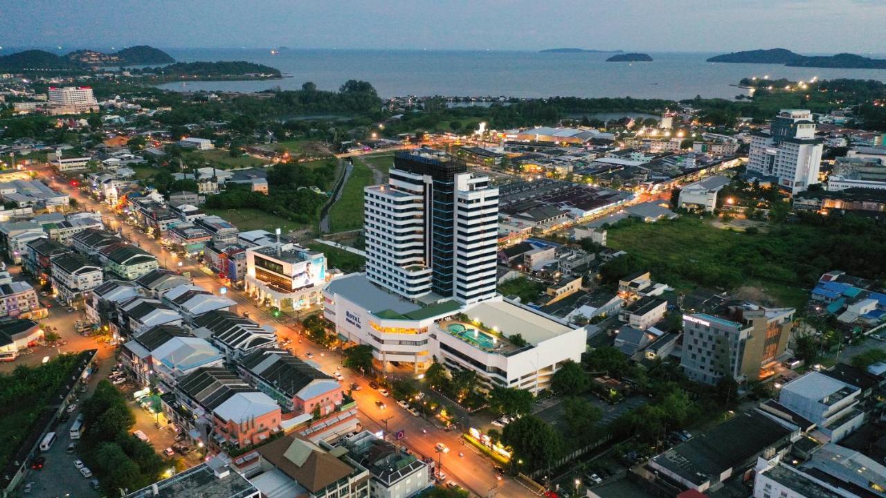 فندق رويال فوكيت سيتي Phuket المظهر الخارجي الصورة Aerial view of the hotel