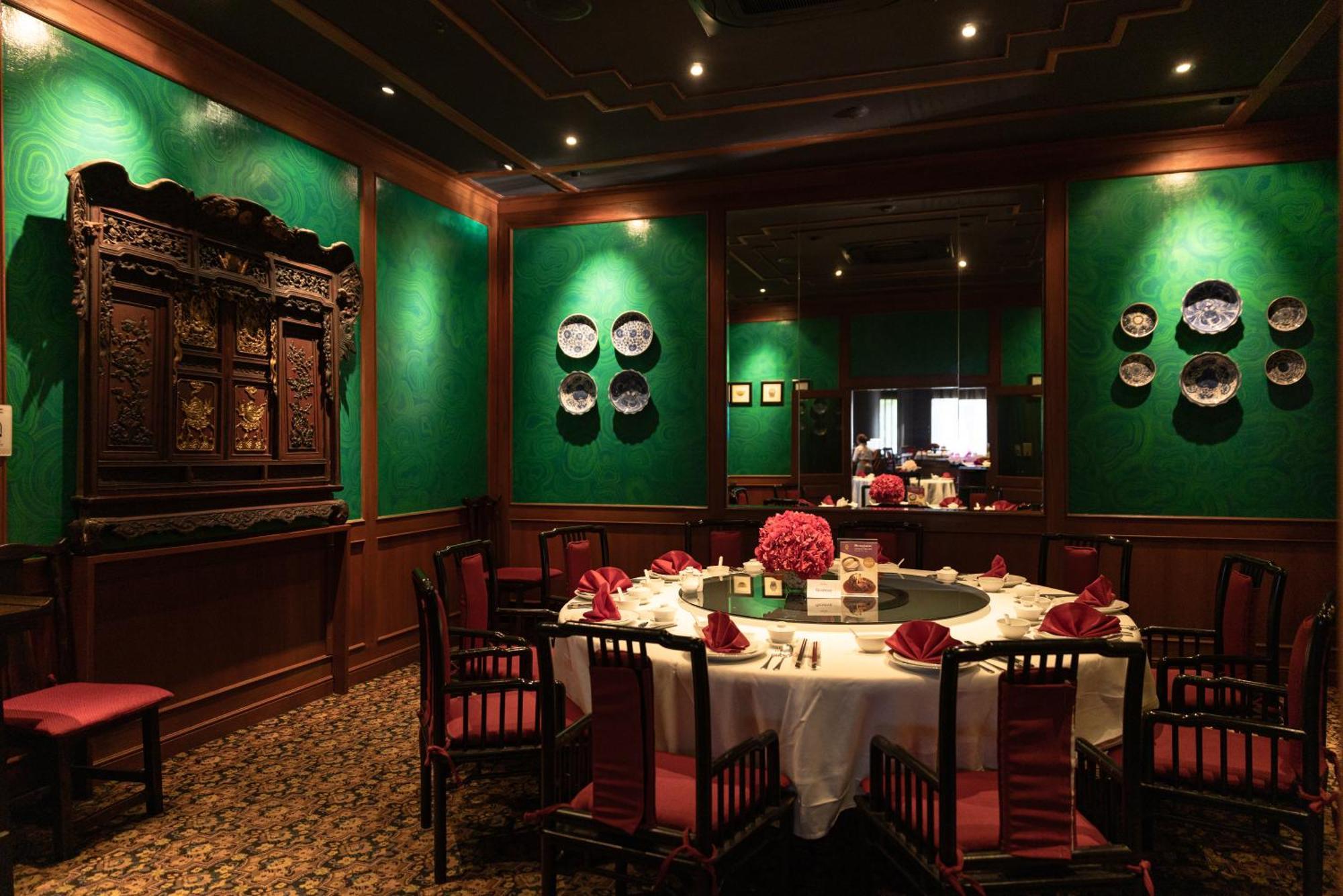 فندق رويال فوكيت سيتي Phuket المظهر الخارجي الصورة Interior of a restaurant in Hong Kong