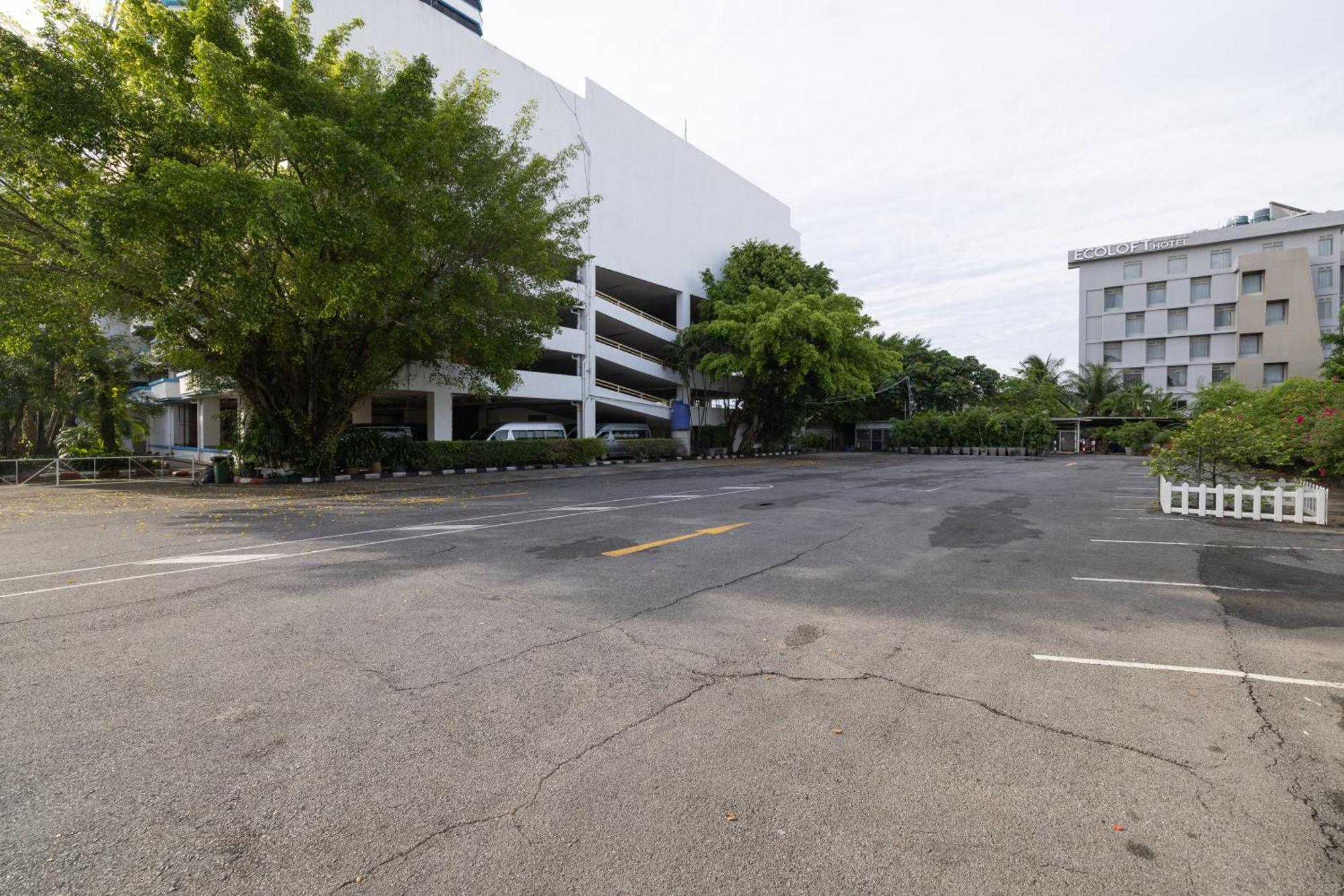 فندق رويال فوكيت سيتي Phuket المظهر الخارجي الصورة The parking lot where the shooting took place