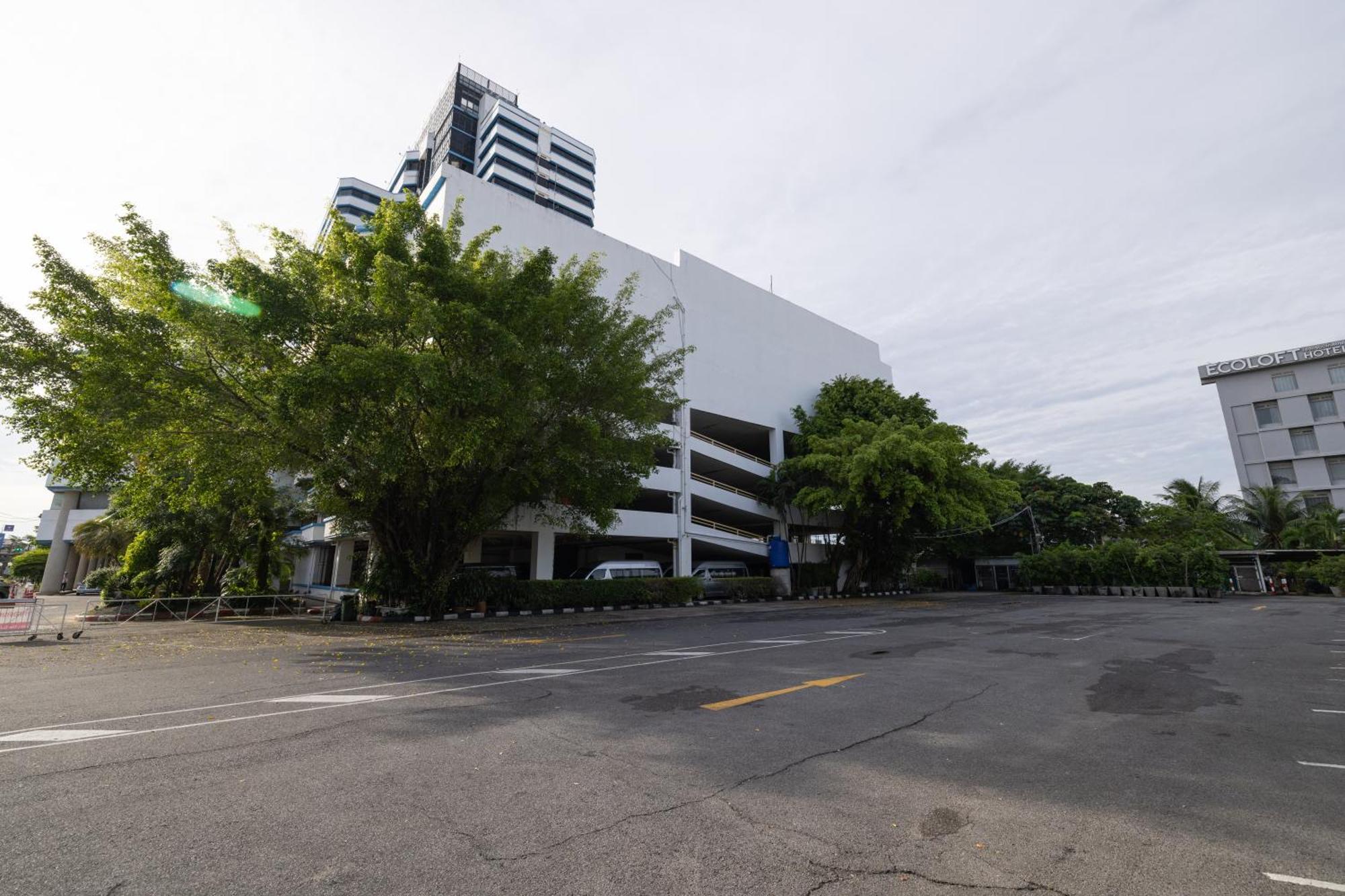 فندق رويال فوكيت سيتي Phuket المظهر الخارجي الصورة The building of the university library