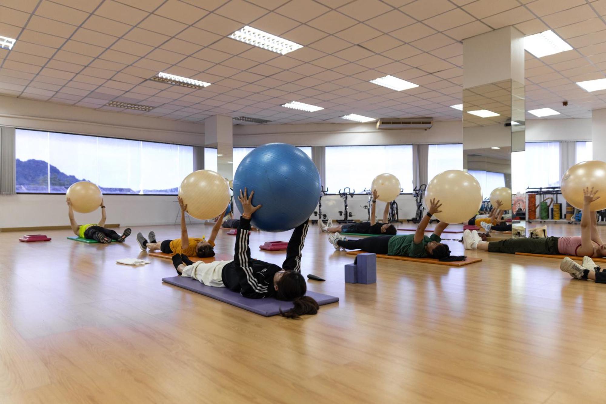 فندق رويال فوكيت سيتي Phuket المظهر الخارجي الصورة A Pilates class