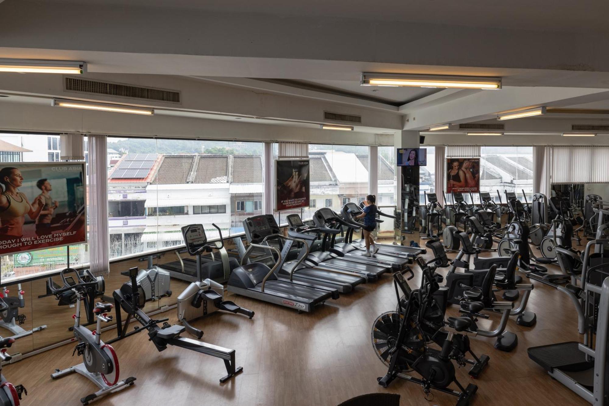 فندق رويال فوكيت سيتي Phuket المظهر الخارجي الصورة The gym at the National Football Centre
