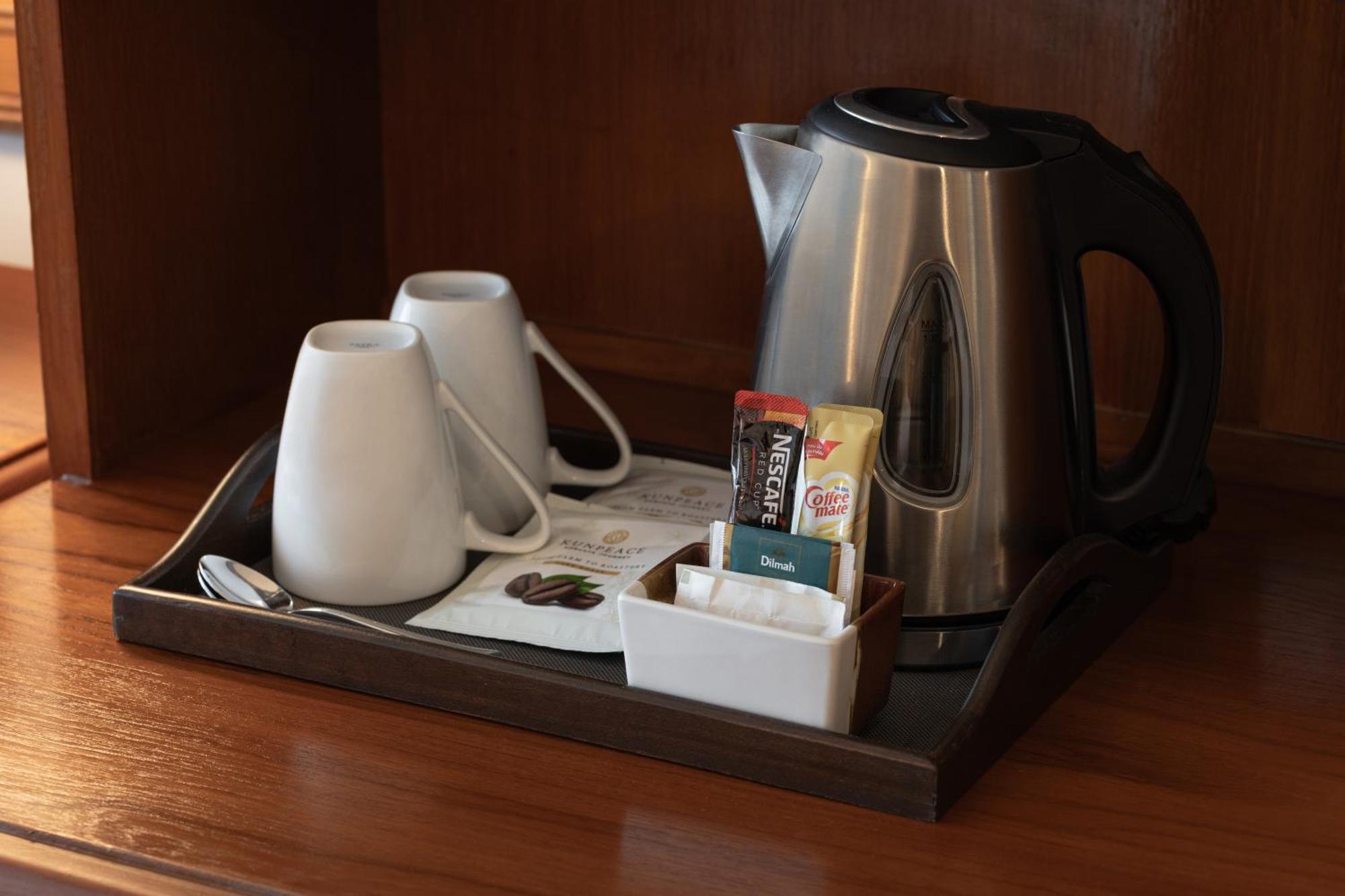 فندق رويال فوكيت سيتي Phuket المظهر الخارجي الصورة A kettle with a selection of tea and coffee