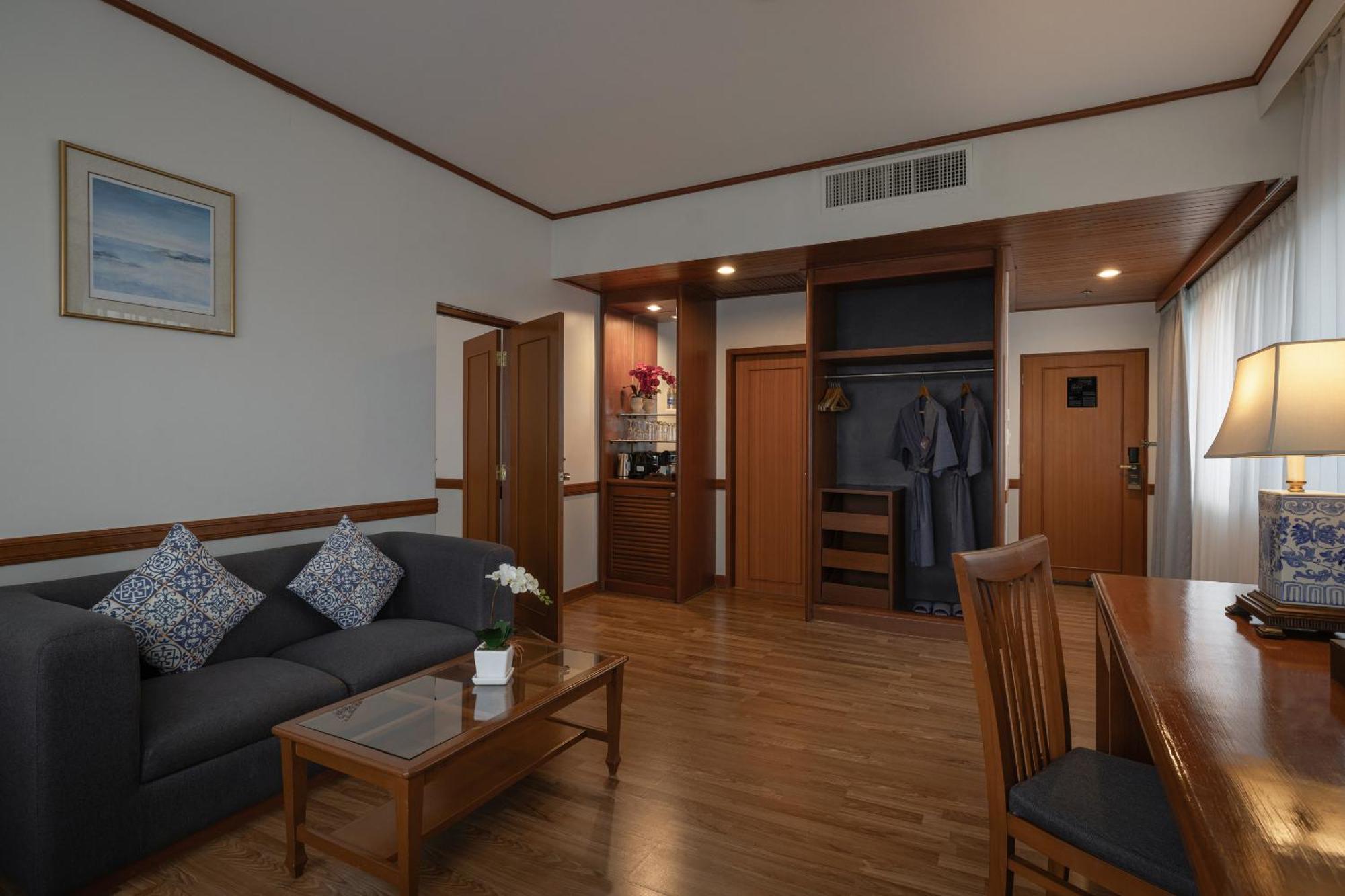 فندق رويال فوكيت سيتي Phuket المظهر الخارجي الصورة A suite at the hotel