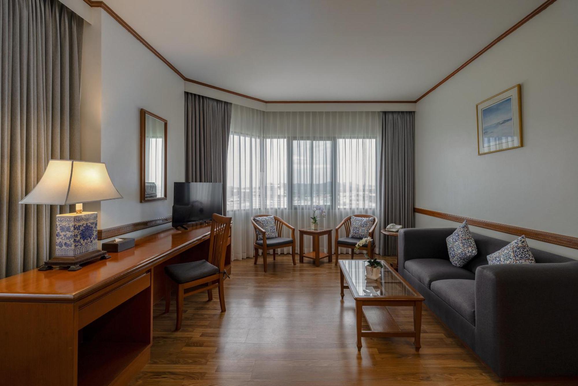 فندق رويال فوكيت سيتي Phuket المظهر الخارجي الصورة A suite at the hotel