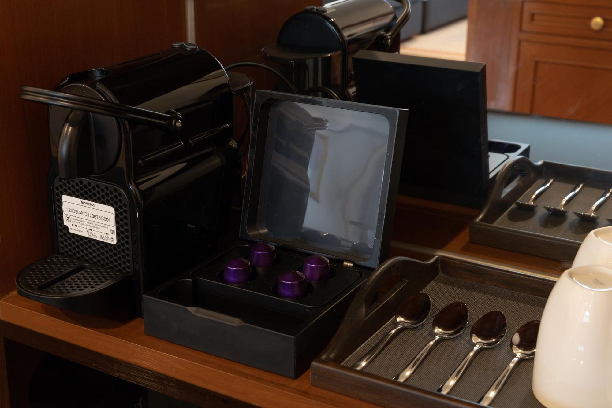 فندق رويال فوكيت سيتي Phuket المظهر الخارجي الصورة A Nespresso machine