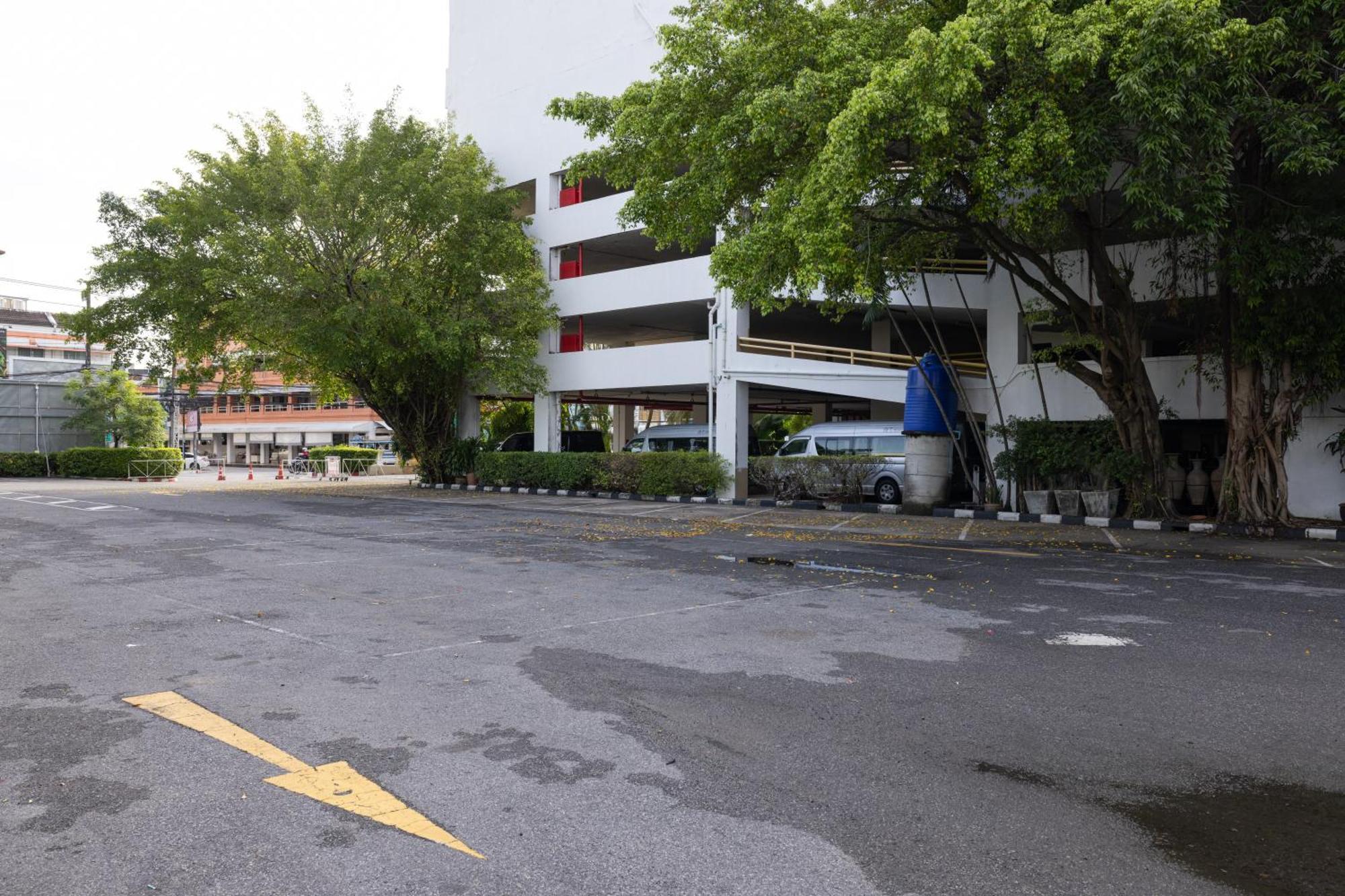 فندق رويال فوكيت سيتي Phuket المظهر الخارجي الصورة The parking garage at the station